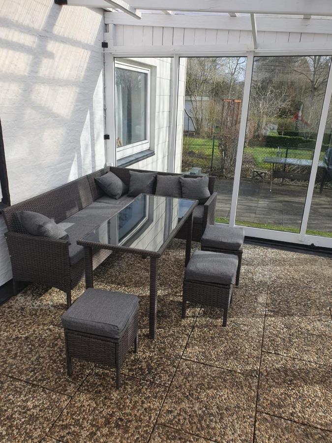 Charmante Haushaelfte Mit Garten Und Terrasse Flensburg Exterior photo